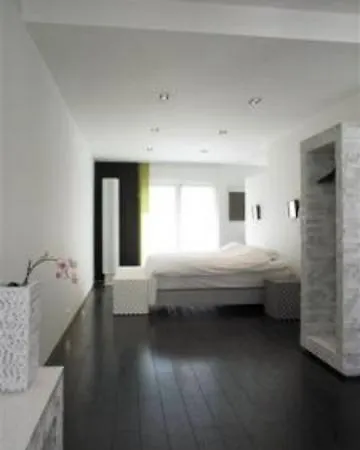 Homefeek Hotell 3*